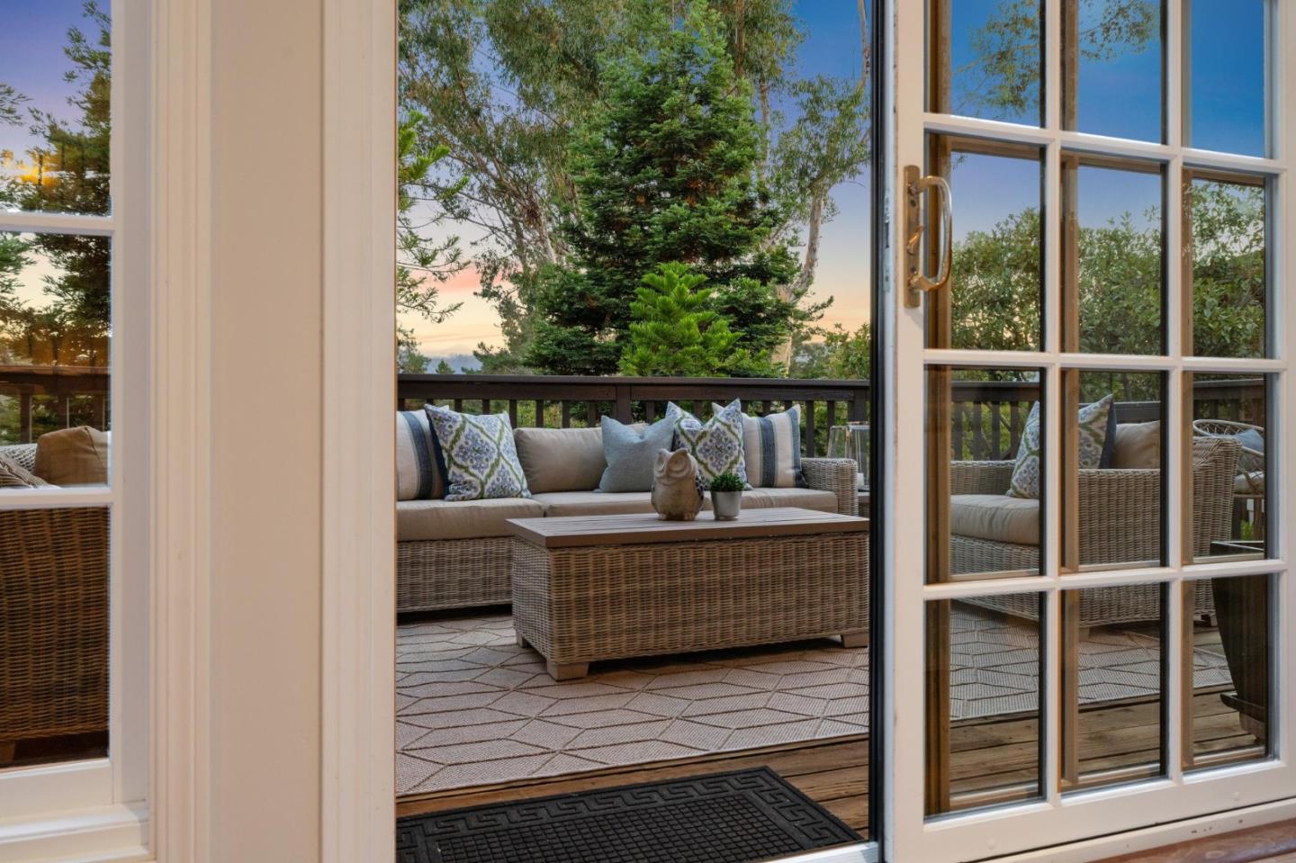 Detail Gallery Image 36 of 109 For 3 Carriage Ct, Menlo Park,  CA 94025 - 3 Beds | 2/1 Baths