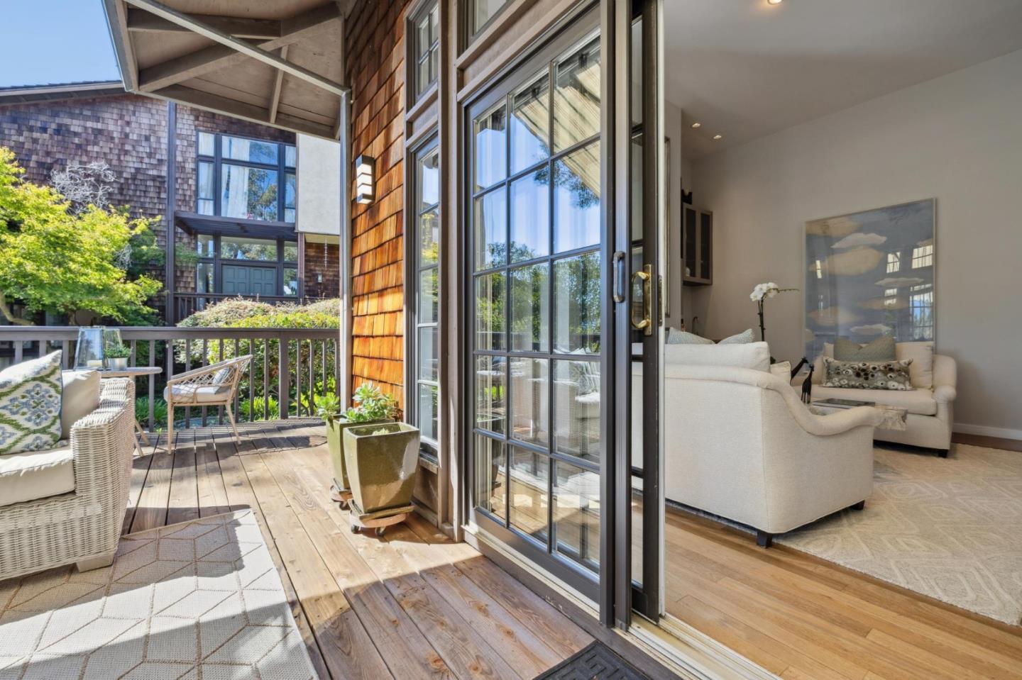 Detail Gallery Image 37 of 109 For 3 Carriage Ct, Menlo Park,  CA 94025 - 3 Beds | 2/1 Baths