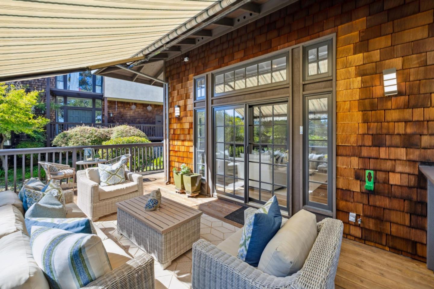 Detail Gallery Image 38 of 109 For 3 Carriage Ct, Menlo Park,  CA 94025 - 3 Beds | 2/1 Baths