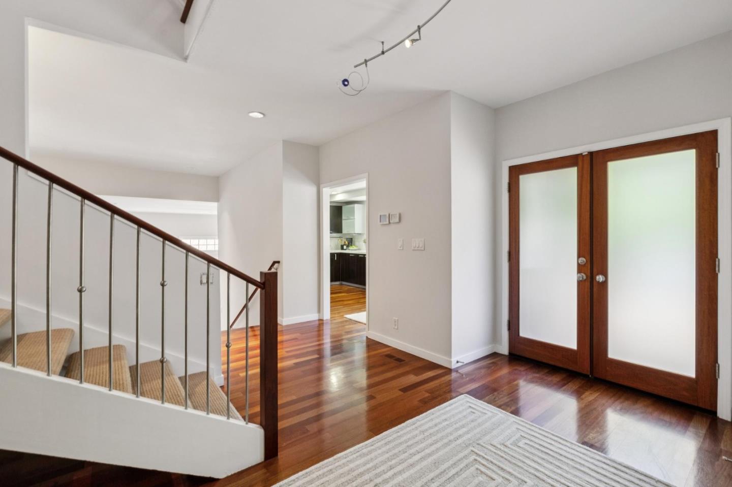 Detail Gallery Image 4 of 109 For 3 Carriage Ct, Menlo Park,  CA 94025 - 3 Beds | 2/1 Baths