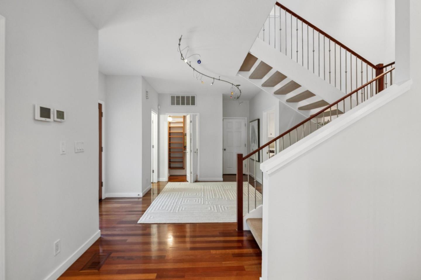 Detail Gallery Image 43 of 109 For 3 Carriage Ct, Menlo Park,  CA 94025 - 3 Beds | 2/1 Baths