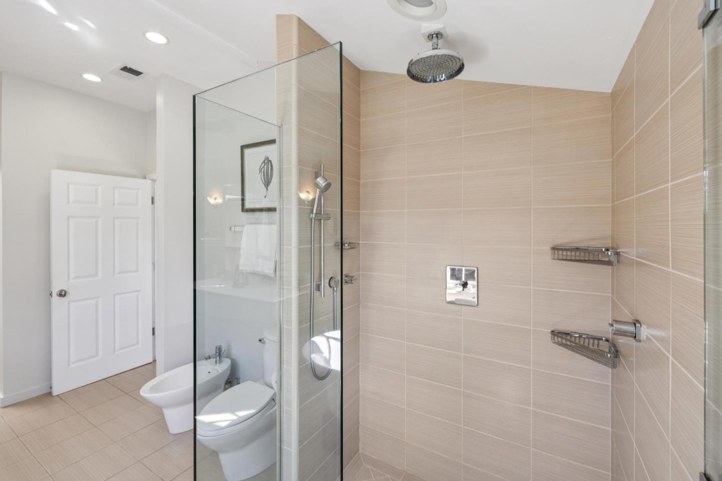 Detail Gallery Image 62 of 109 For 3 Carriage Ct, Menlo Park,  CA 94025 - 3 Beds | 2/1 Baths