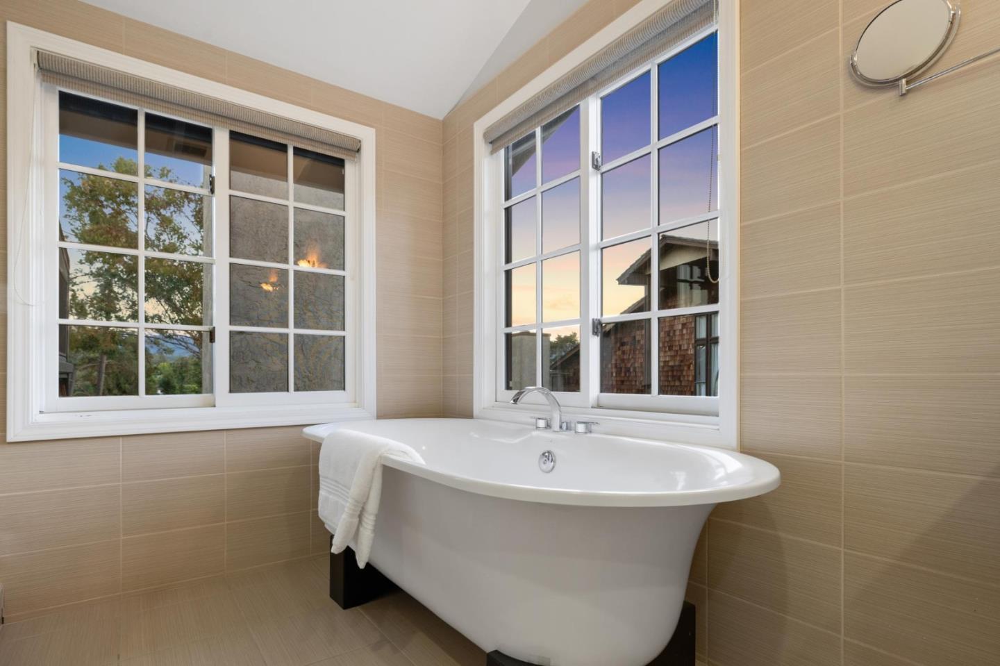 Detail Gallery Image 63 of 109 For 3 Carriage Ct, Menlo Park,  CA 94025 - 3 Beds | 2/1 Baths
