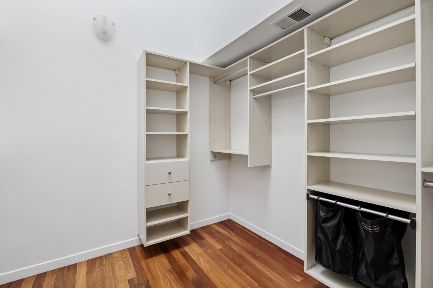 Detail Gallery Image 64 of 109 For 3 Carriage Ct, Menlo Park,  CA 94025 - 3 Beds | 2/1 Baths