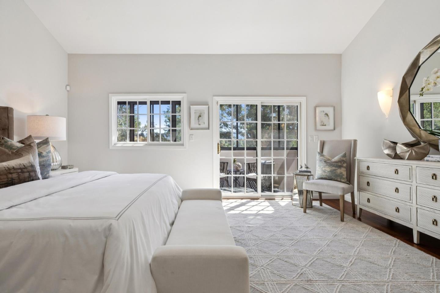Detail Gallery Image 65 of 109 For 3 Carriage Ct, Menlo Park,  CA 94025 - 3 Beds | 2/1 Baths