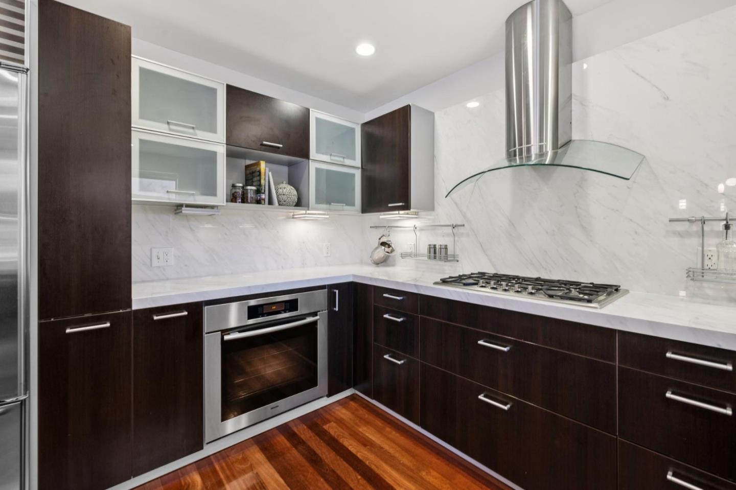 Detail Gallery Image 7 of 109 For 3 Carriage Ct, Menlo Park,  CA 94025 - 3 Beds | 2/1 Baths