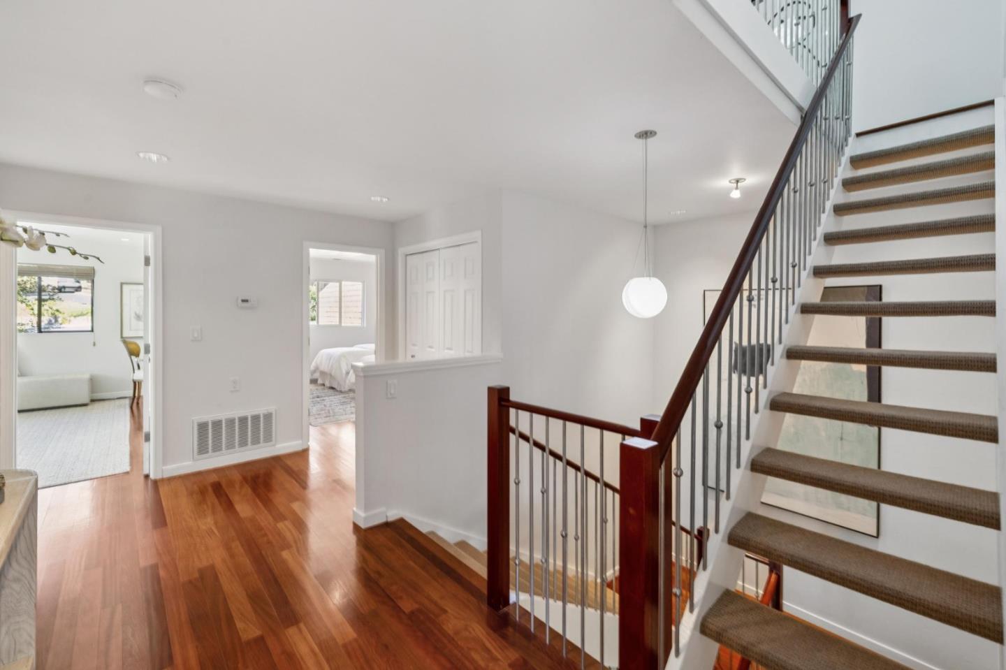 Detail Gallery Image 70 of 109 For 3 Carriage Ct, Menlo Park,  CA 94025 - 3 Beds | 2/1 Baths