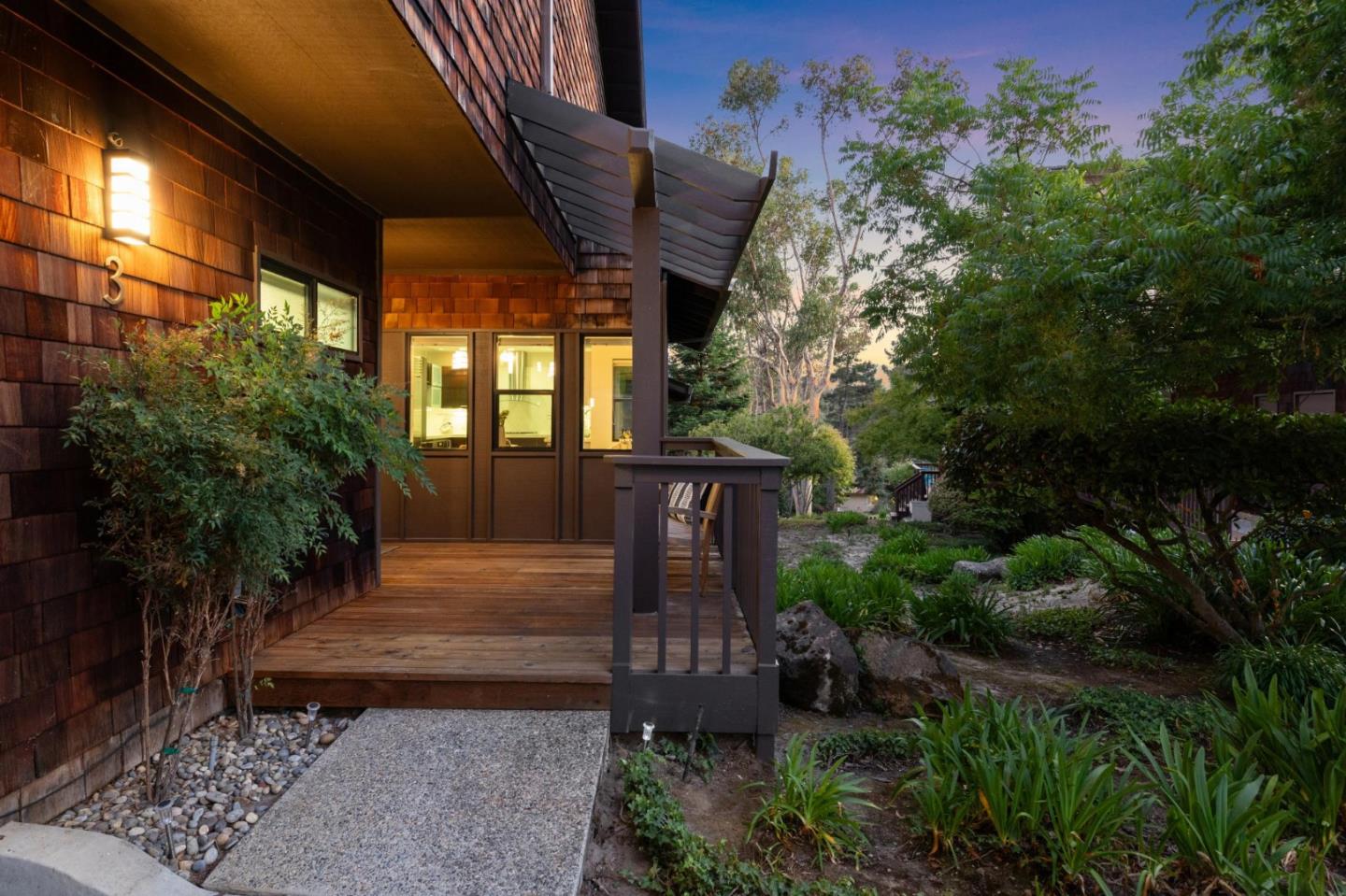Detail Gallery Image 77 of 109 For 3 Carriage Ct, Menlo Park,  CA 94025 - 3 Beds | 2/1 Baths