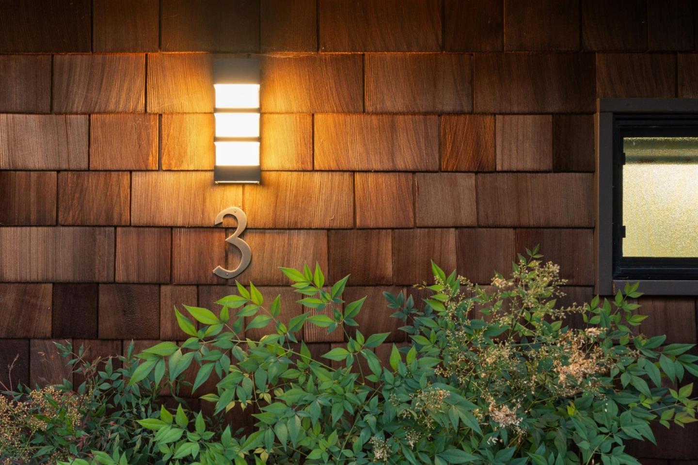 Detail Gallery Image 80 of 109 For 3 Carriage Ct, Menlo Park,  CA 94025 - 3 Beds | 2/1 Baths
