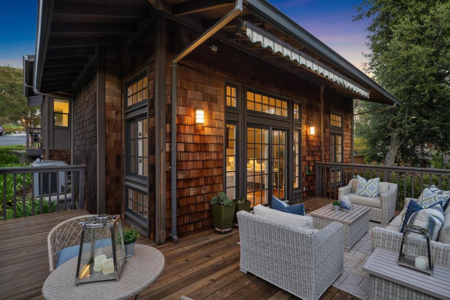 Detail Gallery Image 81 of 109 For 3 Carriage Ct, Menlo Park,  CA 94025 - 3 Beds | 2/1 Baths
