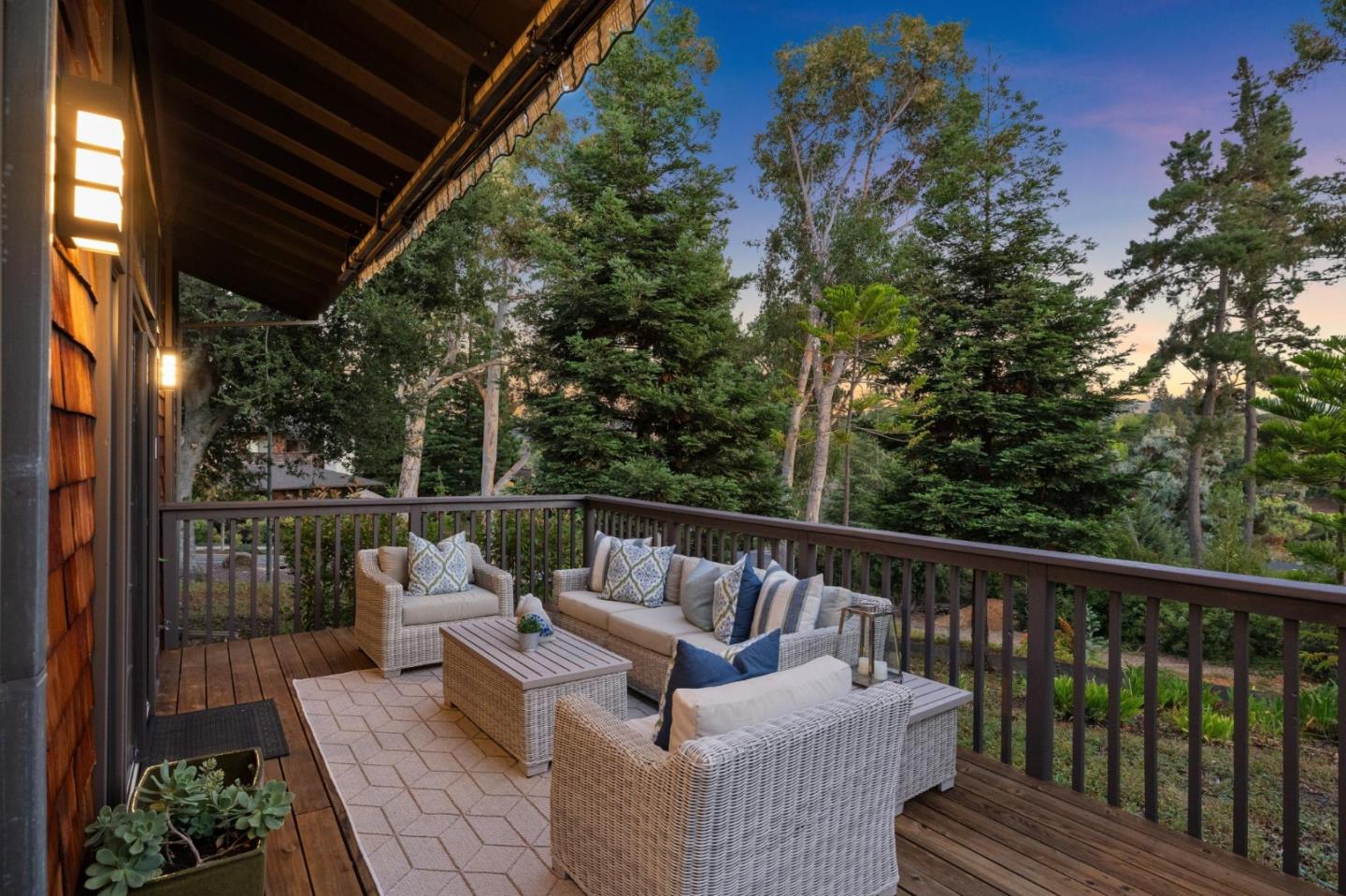 Detail Gallery Image 83 of 109 For 3 Carriage Ct, Menlo Park,  CA 94025 - 3 Beds | 2/1 Baths