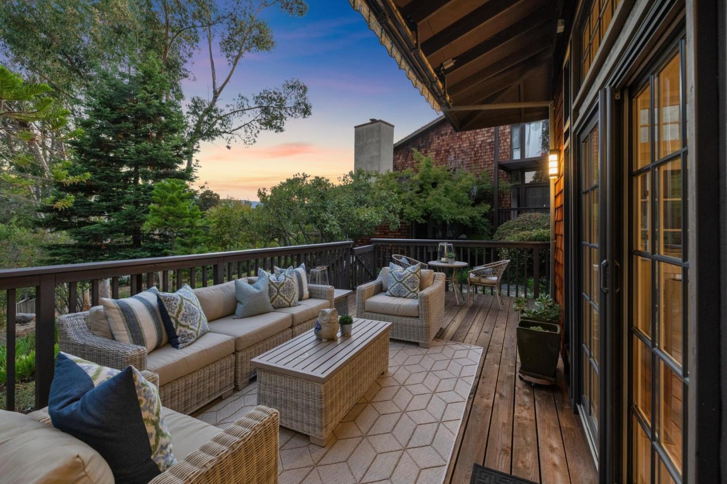 Detail Gallery Image 84 of 109 For 3 Carriage Ct, Menlo Park,  CA 94025 - 3 Beds | 2/1 Baths