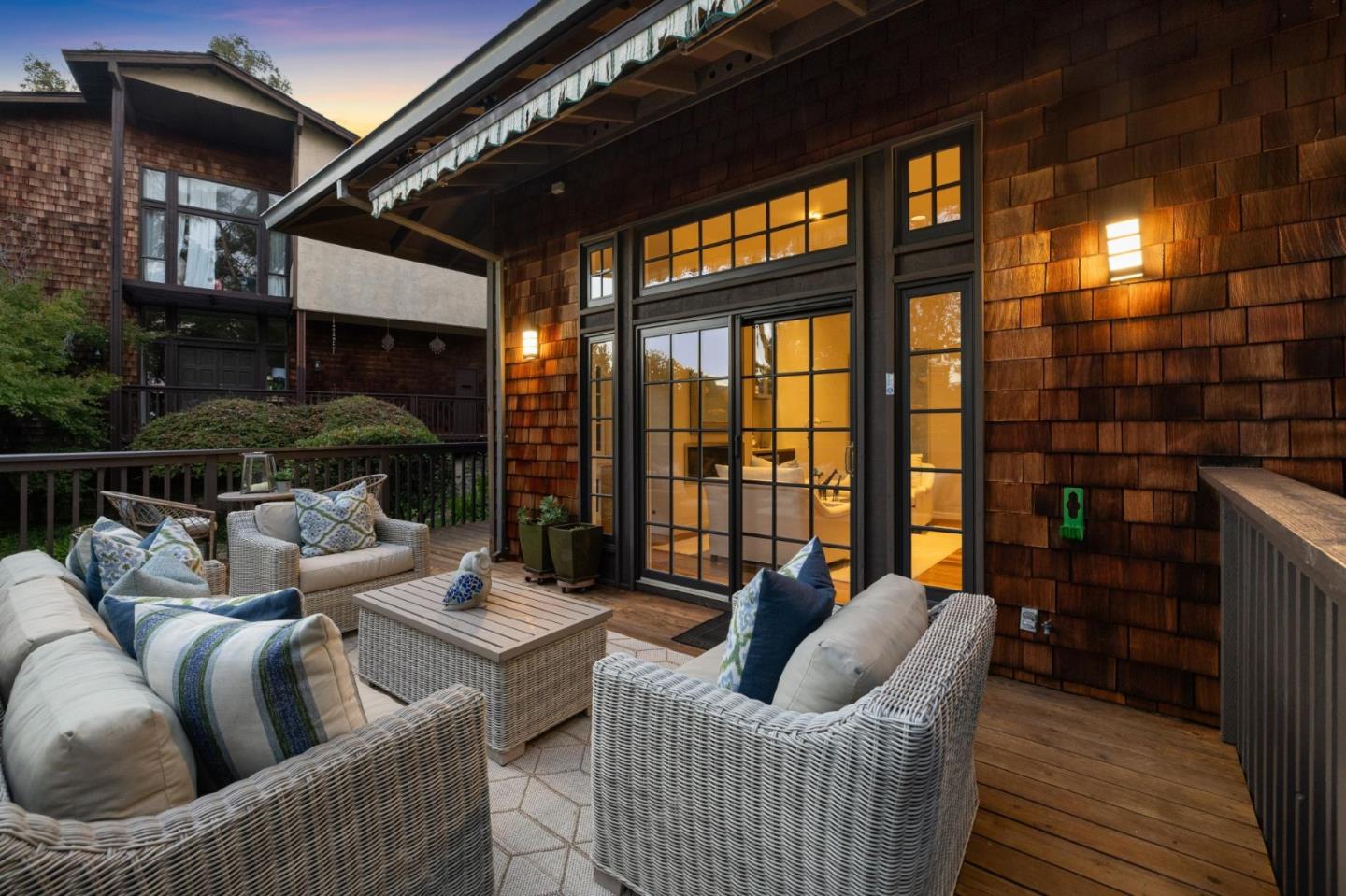 Detail Gallery Image 85 of 109 For 3 Carriage Ct, Menlo Park,  CA 94025 - 3 Beds | 2/1 Baths