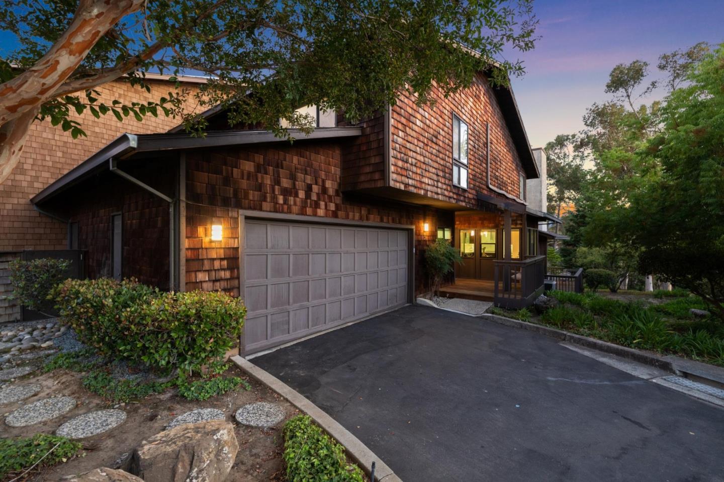 Detail Gallery Image 86 of 109 For 3 Carriage Ct, Menlo Park,  CA 94025 - 3 Beds | 2/1 Baths