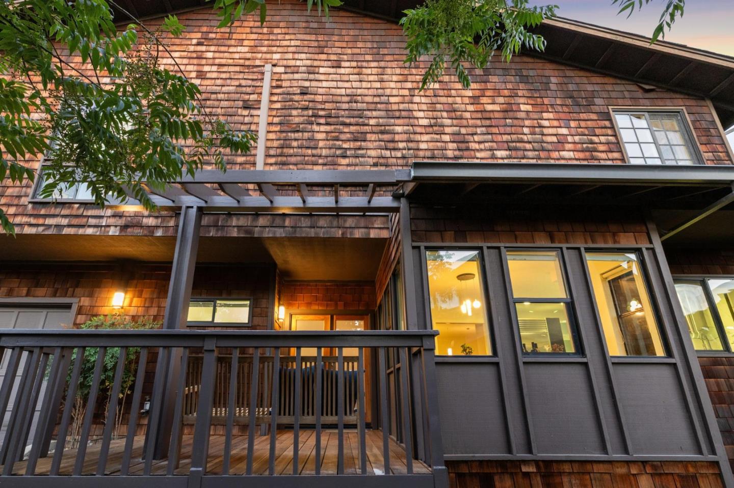 Detail Gallery Image 87 of 109 For 3 Carriage Ct, Menlo Park,  CA 94025 - 3 Beds | 2/1 Baths