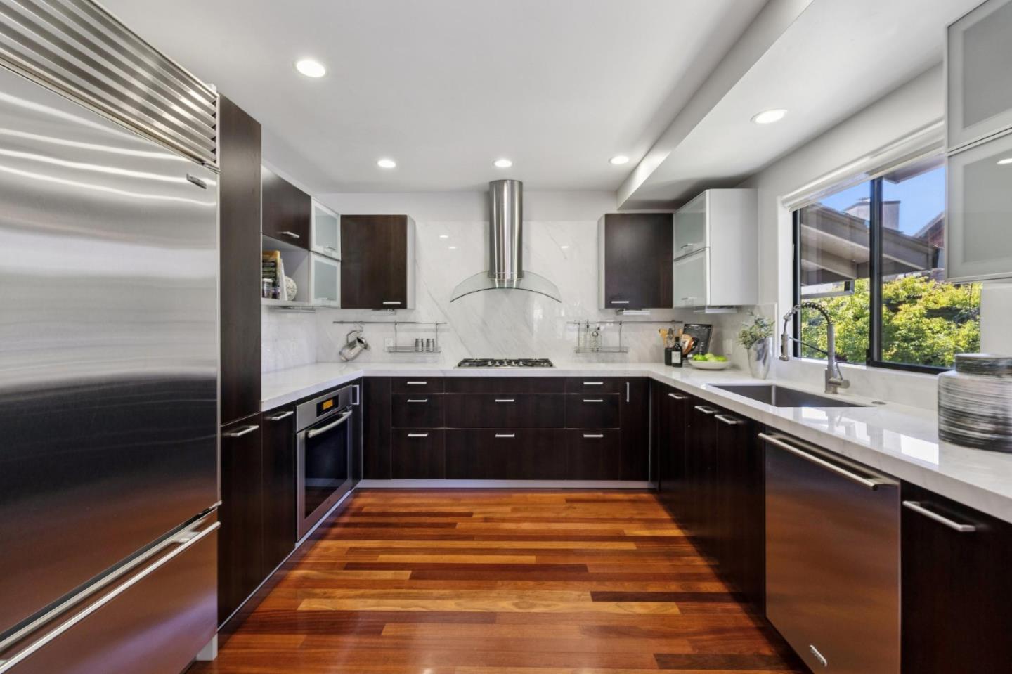 Detail Gallery Image 9 of 109 For 3 Carriage Ct, Menlo Park,  CA 94025 - 3 Beds | 2/1 Baths