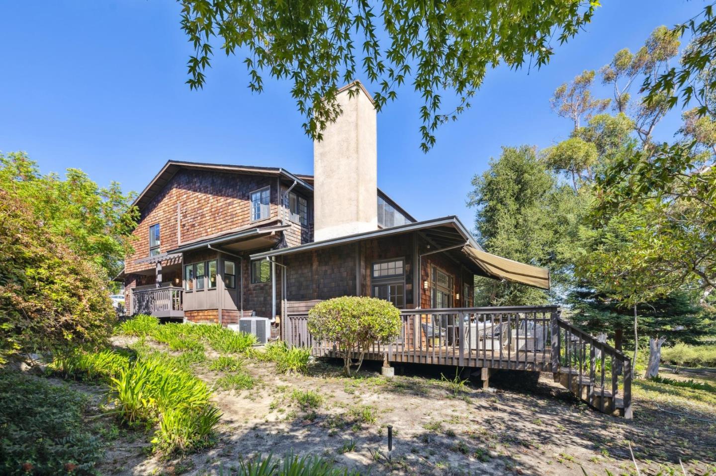 Detail Gallery Image 90 of 109 For 3 Carriage Ct, Menlo Park,  CA 94025 - 3 Beds | 2/1 Baths