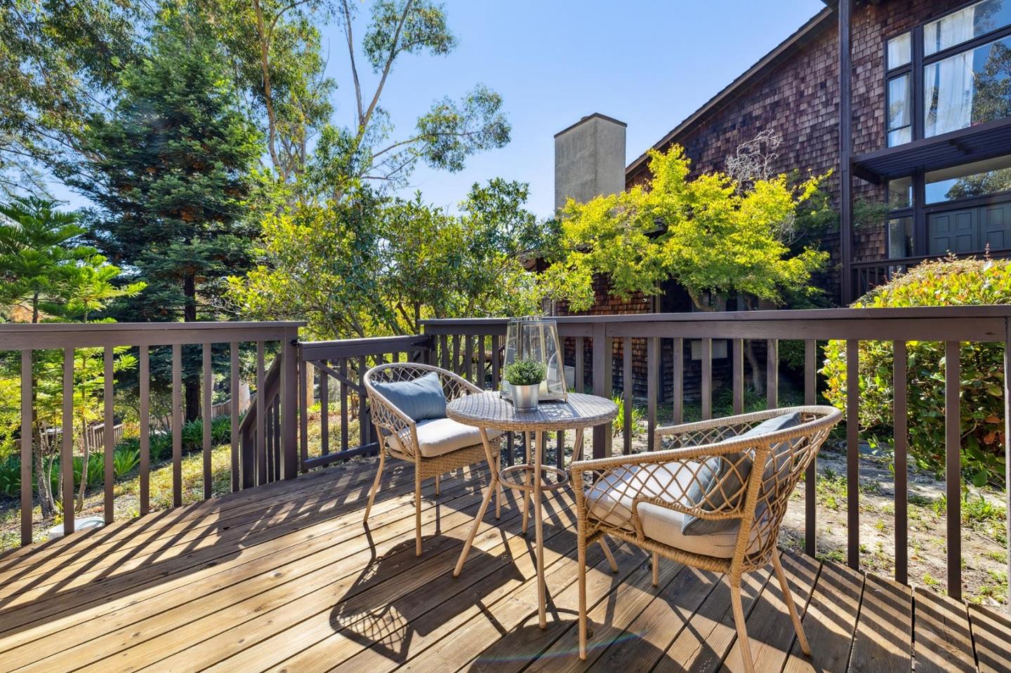 Detail Gallery Image 91 of 109 For 3 Carriage Ct, Menlo Park,  CA 94025 - 3 Beds | 2/1 Baths
