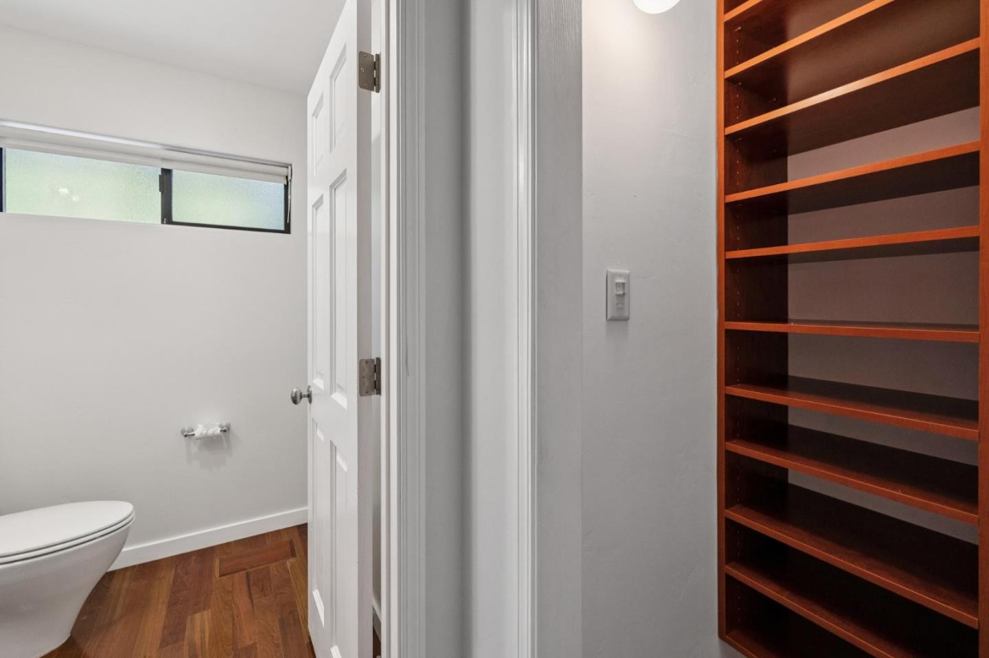 Detail Gallery Image 92 of 109 For 3 Carriage Ct, Menlo Park,  CA 94025 - 3 Beds | 2/1 Baths