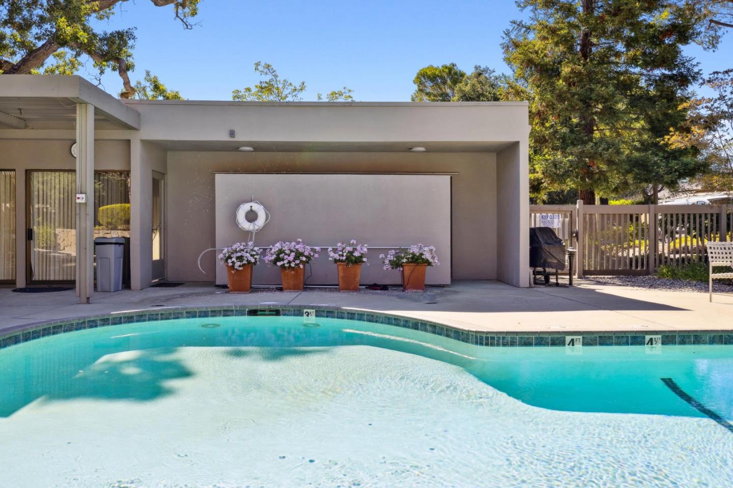 Detail Gallery Image 97 of 109 For 3 Carriage Ct, Menlo Park,  CA 94025 - 3 Beds | 2/1 Baths