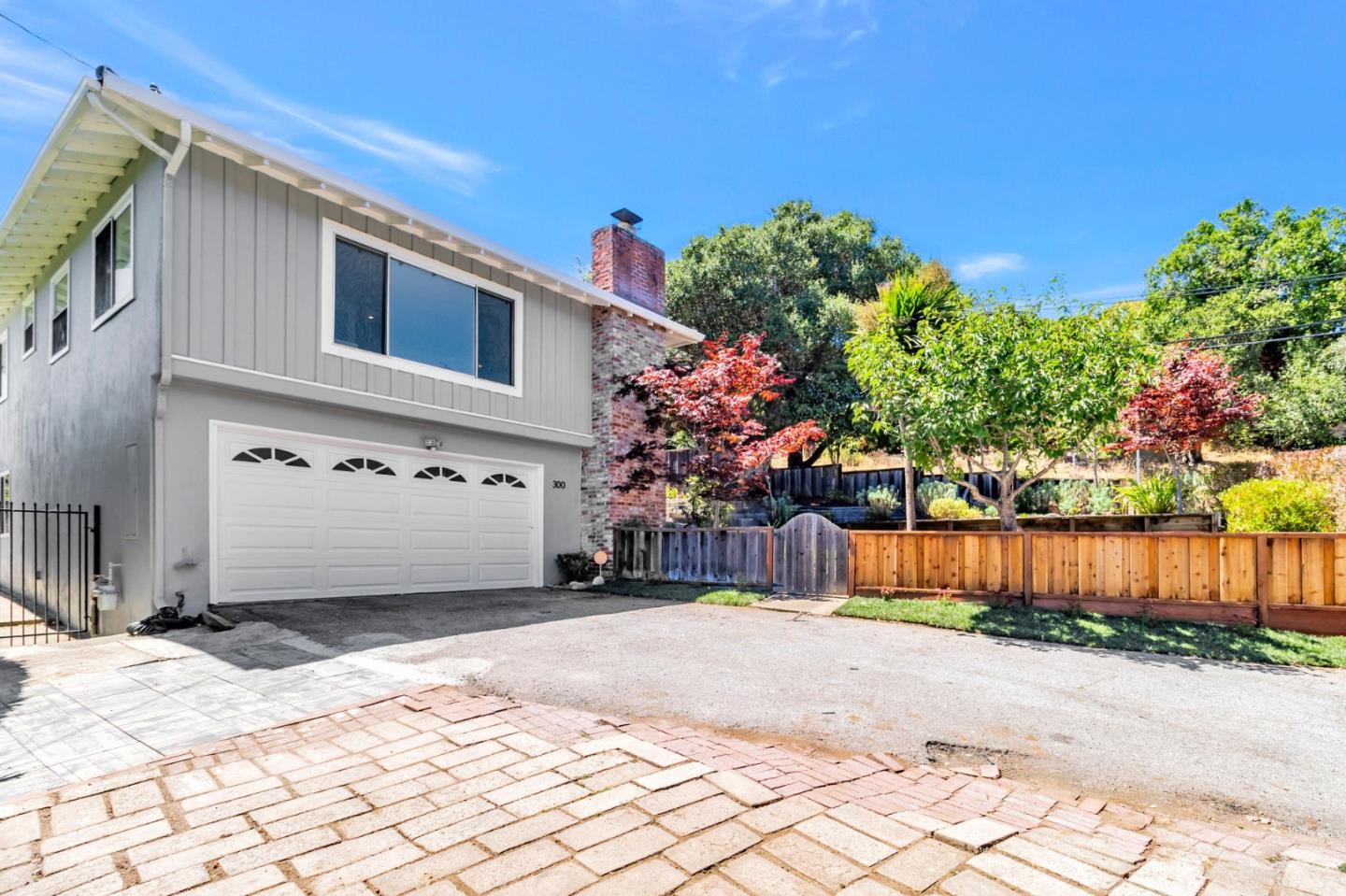Detail Gallery Image 1 of 24 For 300 Alameda De Las Pulgas, Belmont,  CA 94002 - 3 Beds | 2 Baths