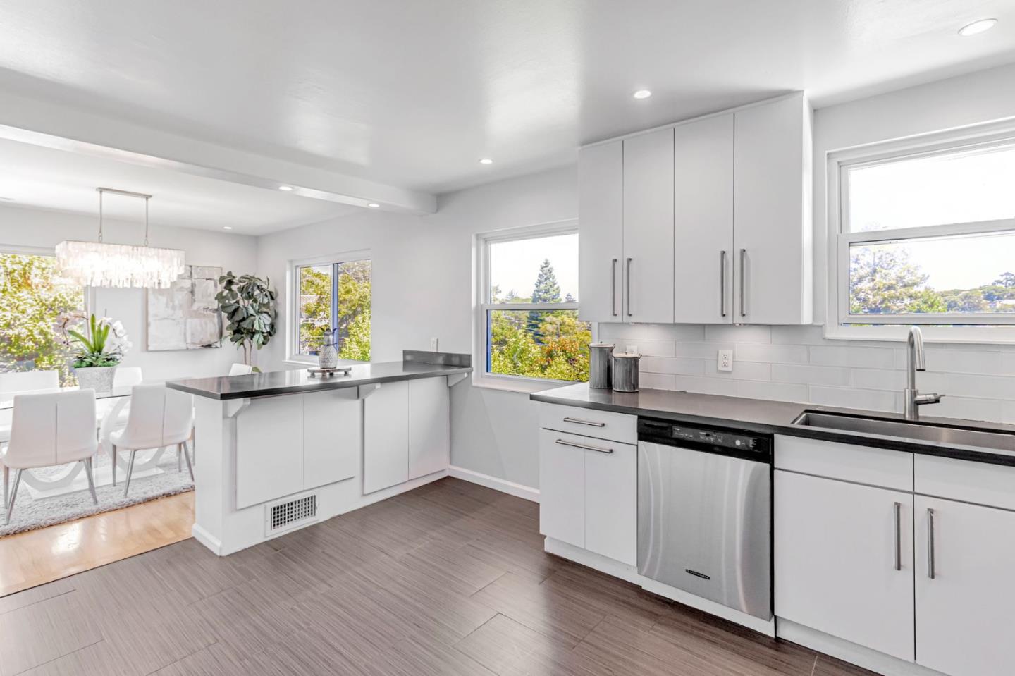 Detail Gallery Image 10 of 24 For 300 Alameda De Las Pulgas, Belmont,  CA 94002 - 3 Beds | 2 Baths