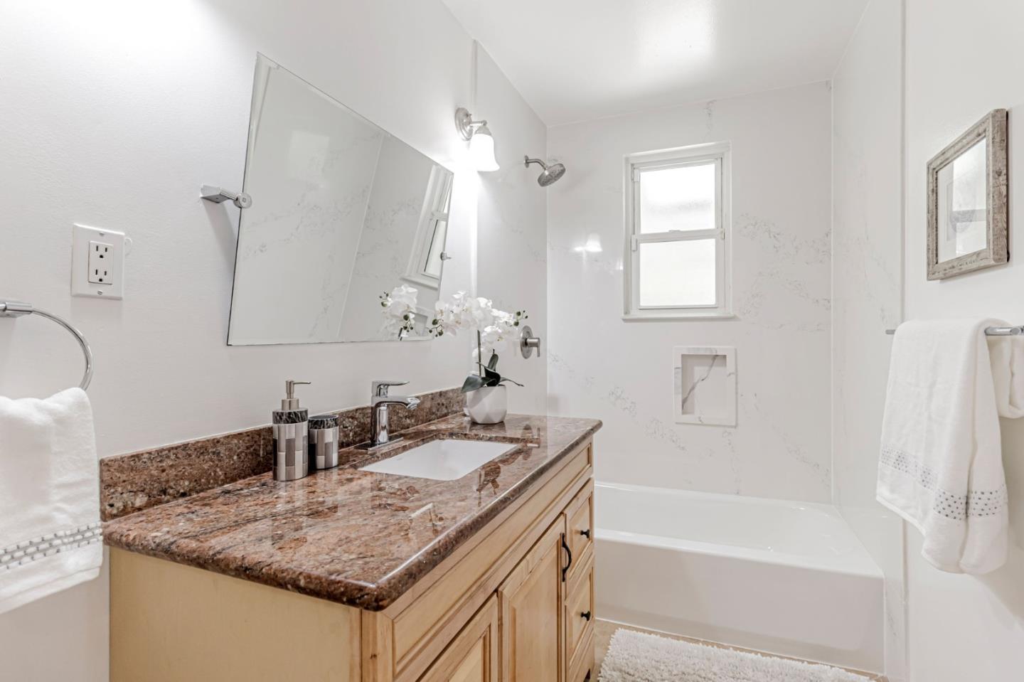 Detail Gallery Image 14 of 24 For 300 Alameda De Las Pulgas, Belmont,  CA 94002 - 3 Beds | 2 Baths