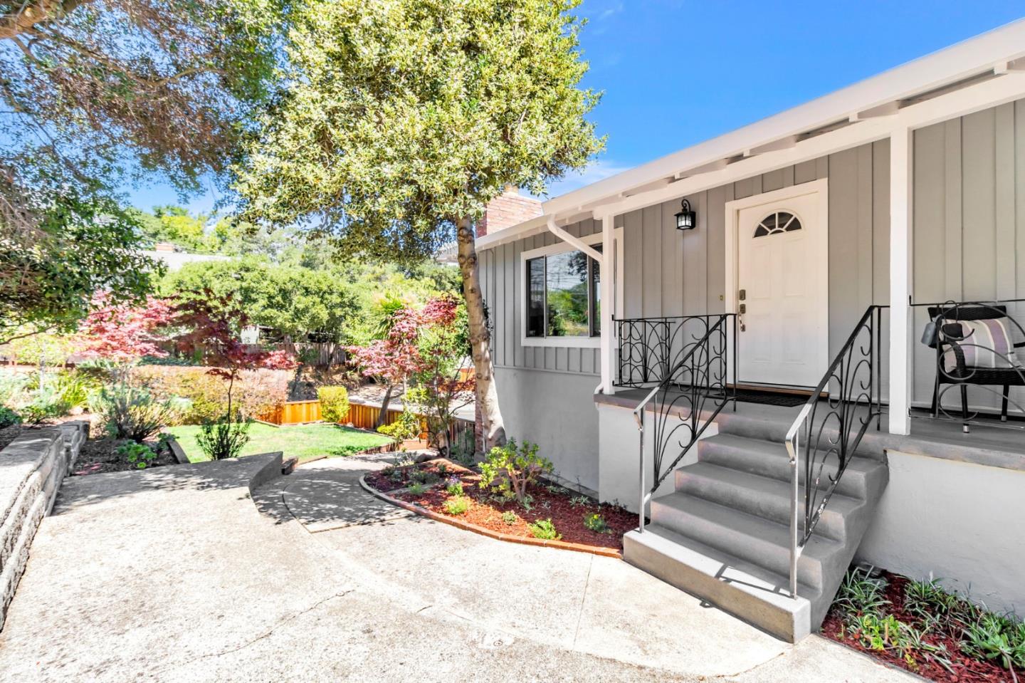 Detail Gallery Image 3 of 24 For 300 Alameda De Las Pulgas, Belmont,  CA 94002 - 3 Beds | 2 Baths