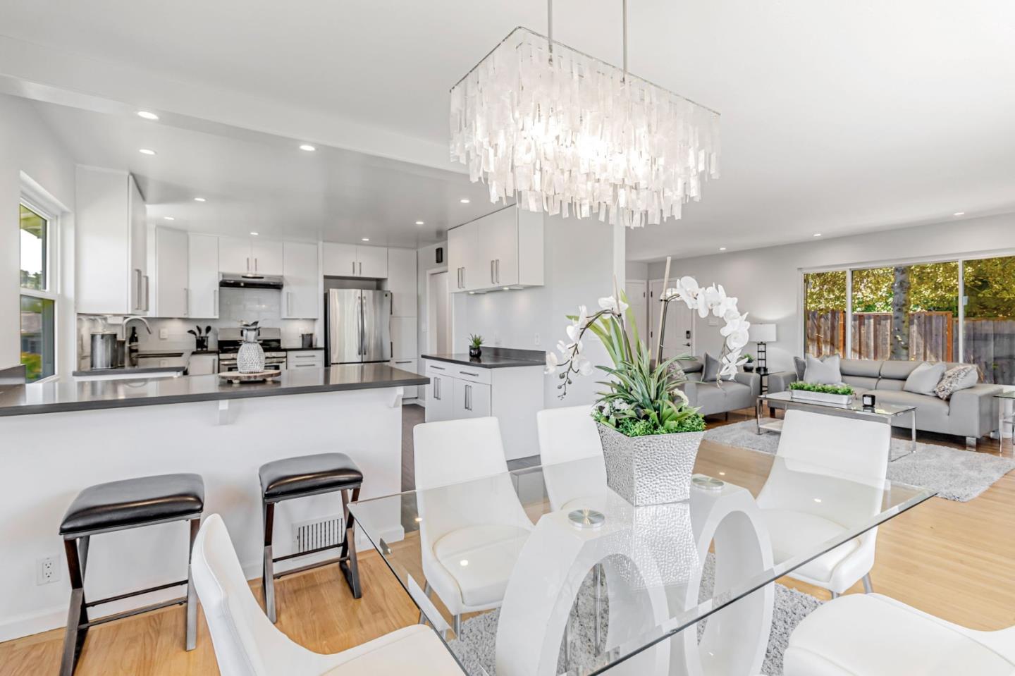 Detail Gallery Image 7 of 24 For 300 Alameda De Las Pulgas, Belmont,  CA 94002 - 3 Beds | 2 Baths