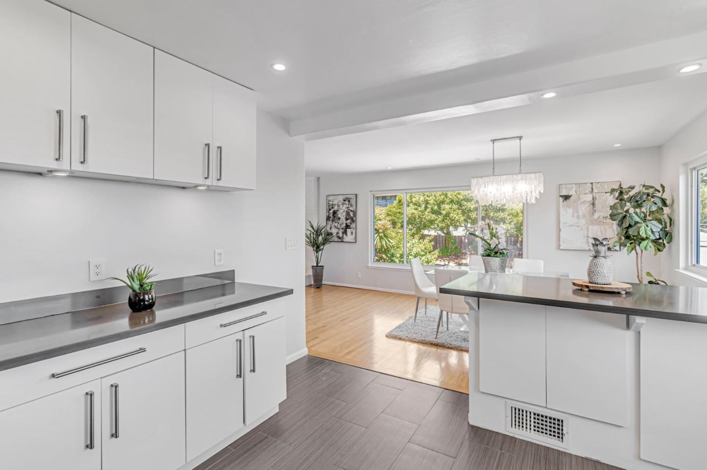 Detail Gallery Image 9 of 24 For 300 Alameda De Las Pulgas, Belmont,  CA 94002 - 3 Beds | 2 Baths