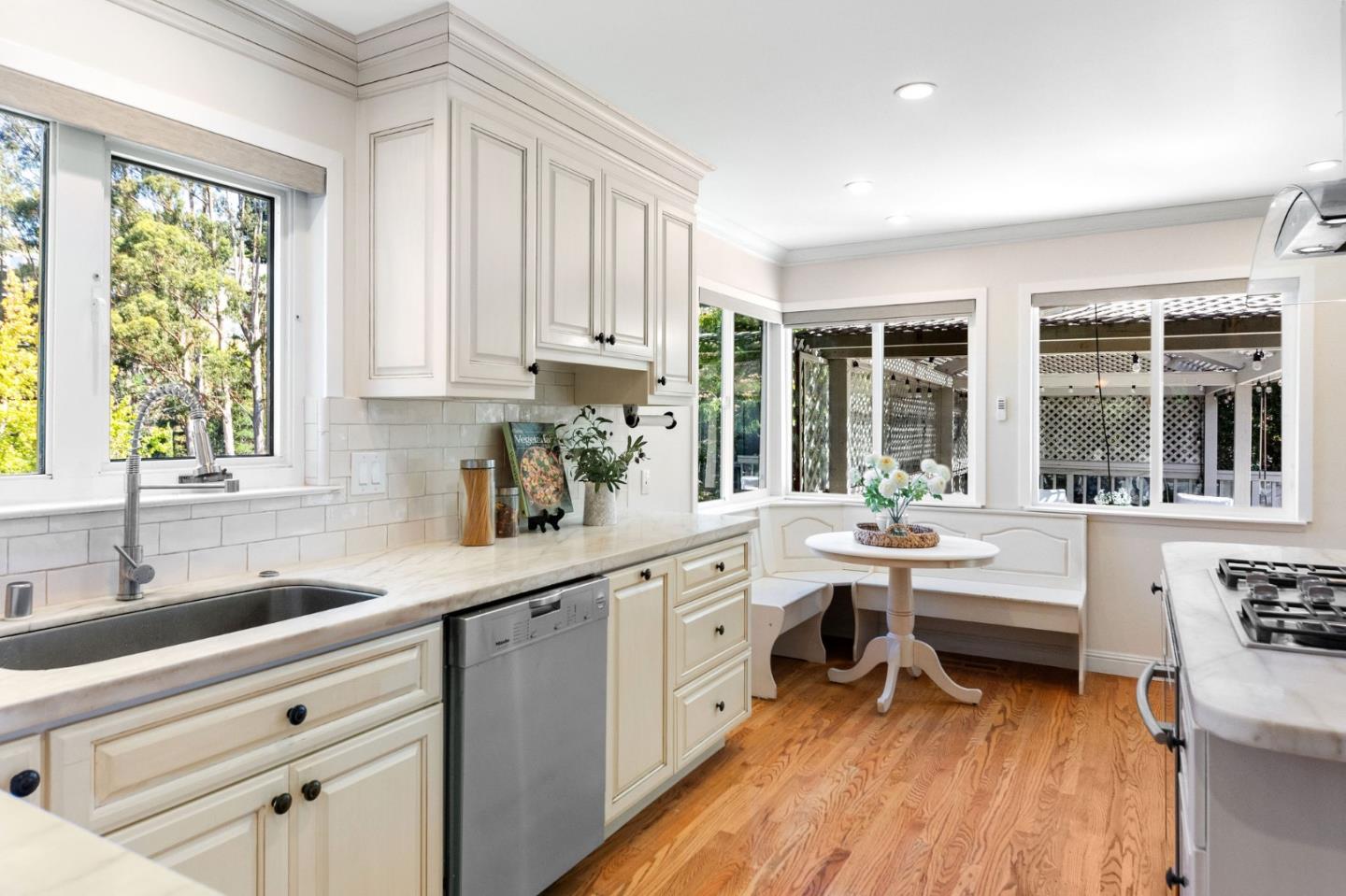 Detail Gallery Image 21 of 98 For 1485 Ascension Dr, San Mateo,  CA 94402 - 4 Beds | 2/1 Baths