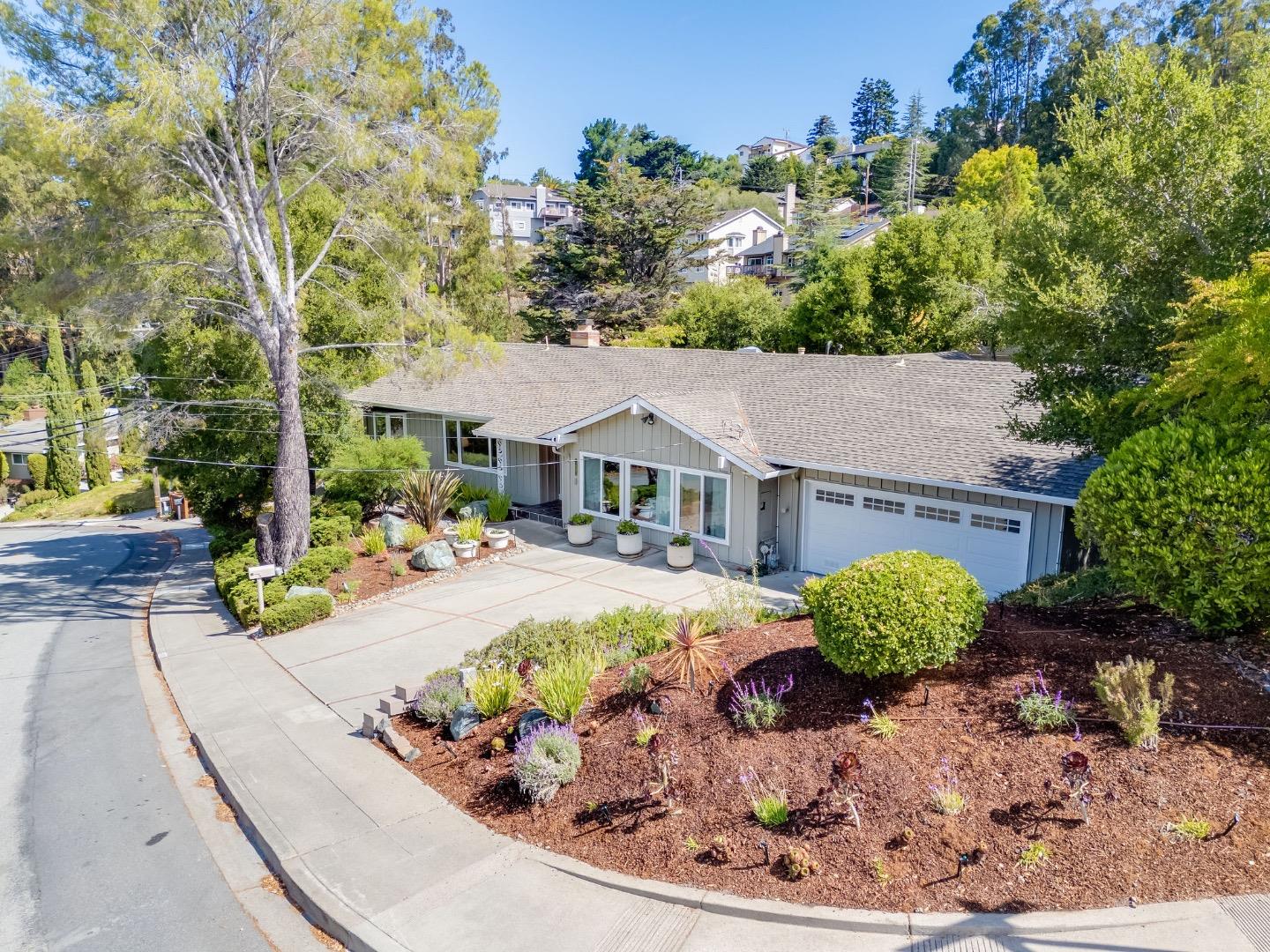 Detail Gallery Image 6 of 98 For 1485 Ascension Dr, San Mateo,  CA 94402 - 4 Beds | 2/1 Baths