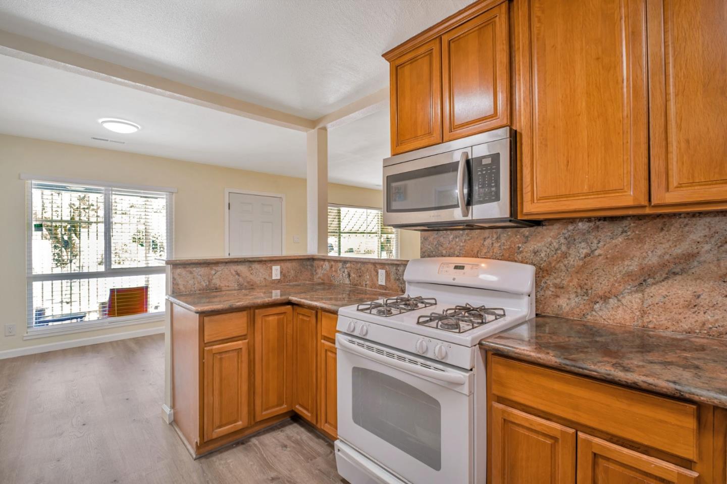 Detail Gallery Image 12 of 37 For 14997 Edgemoor St, San Leandro,  CA 94579 - 4 Beds | 2 Baths
