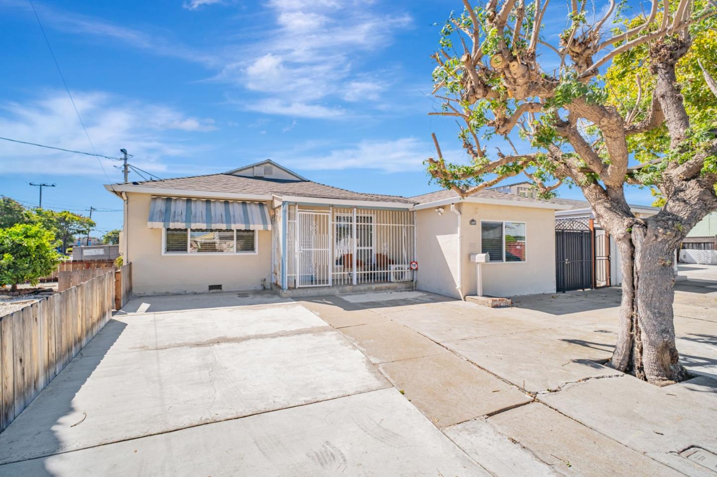 Detail Gallery Image 2 of 37 For 14997 Edgemoor St, San Leandro,  CA 94579 - 4 Beds | 2 Baths