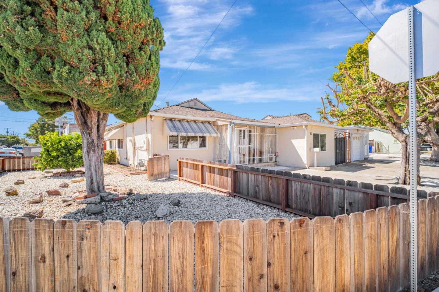 Detail Gallery Image 3 of 37 For 14997 Edgemoor St, San Leandro,  CA 94579 - 4 Beds | 2 Baths