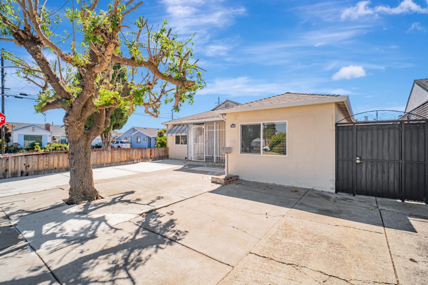 Detail Gallery Image 4 of 37 For 14997 Edgemoor St, San Leandro,  CA 94579 - 4 Beds | 2 Baths