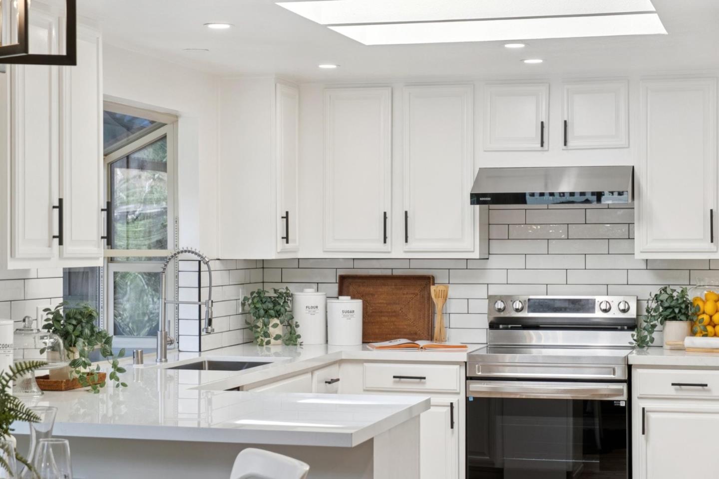 Detail Gallery Image 33 of 103 For 1501 De Anza Blvd, San Mateo,  CA 94403 - 3 Beds | 2/1 Baths