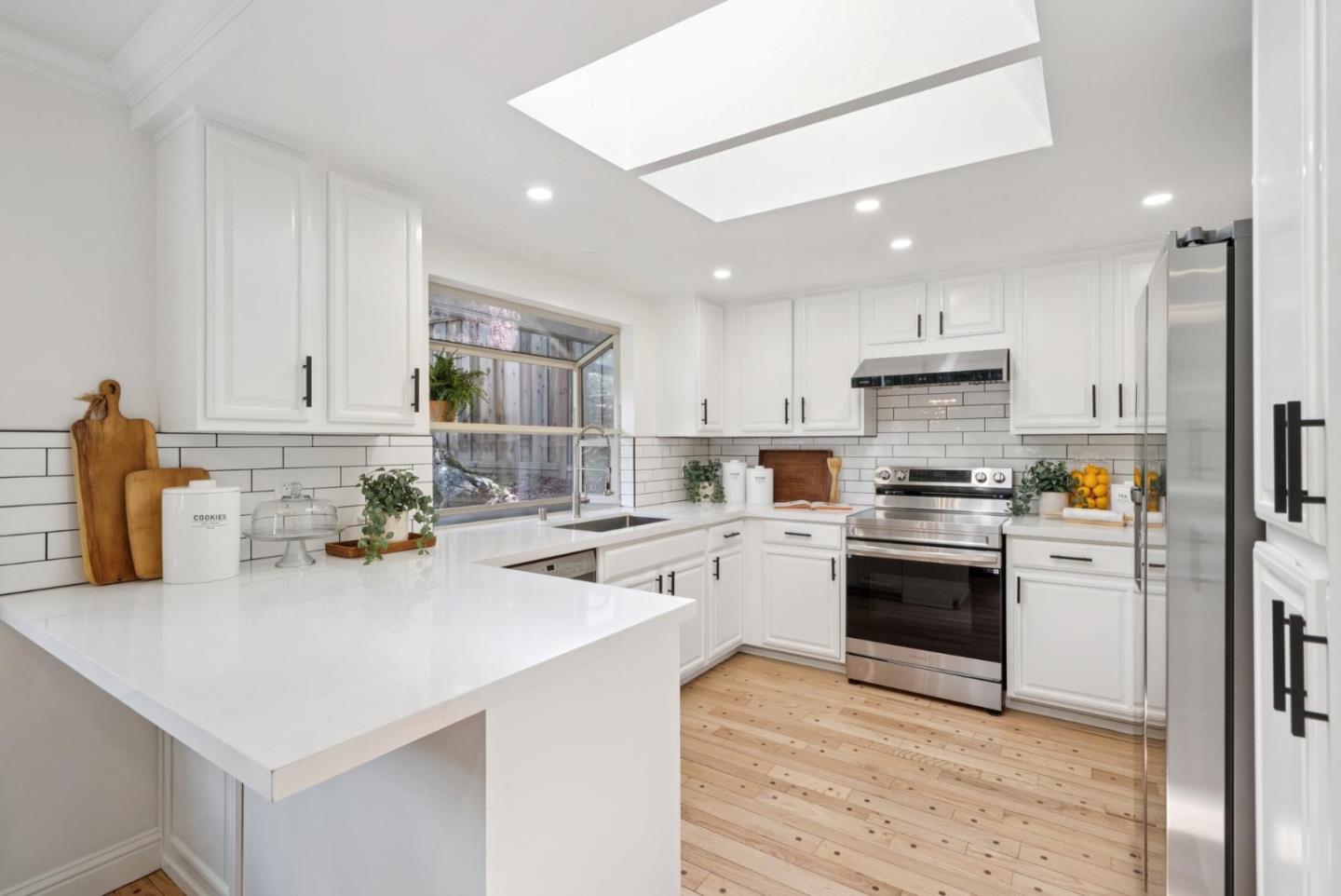 Detail Gallery Image 34 of 103 For 1501 De Anza Blvd, San Mateo,  CA 94403 - 3 Beds | 2/1 Baths