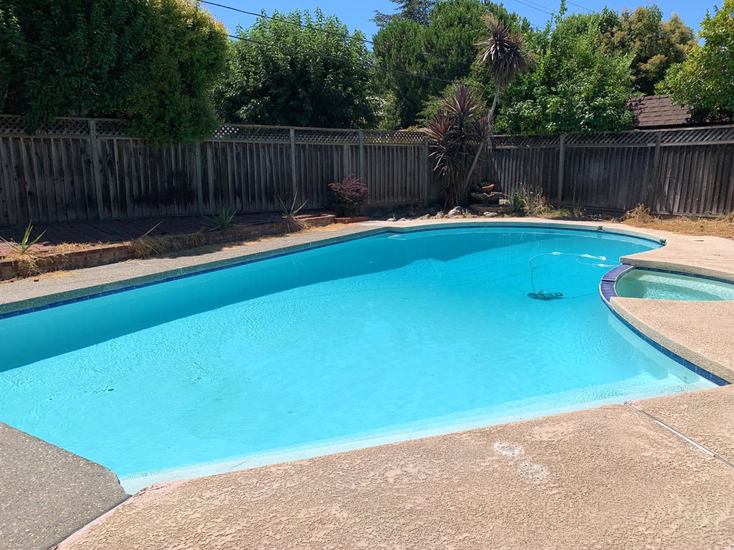 Detail Gallery Image 18 of 24 For 1906 Somersworth Dr, San Jose,  CA 95124 - 4 Beds | 2/1 Baths