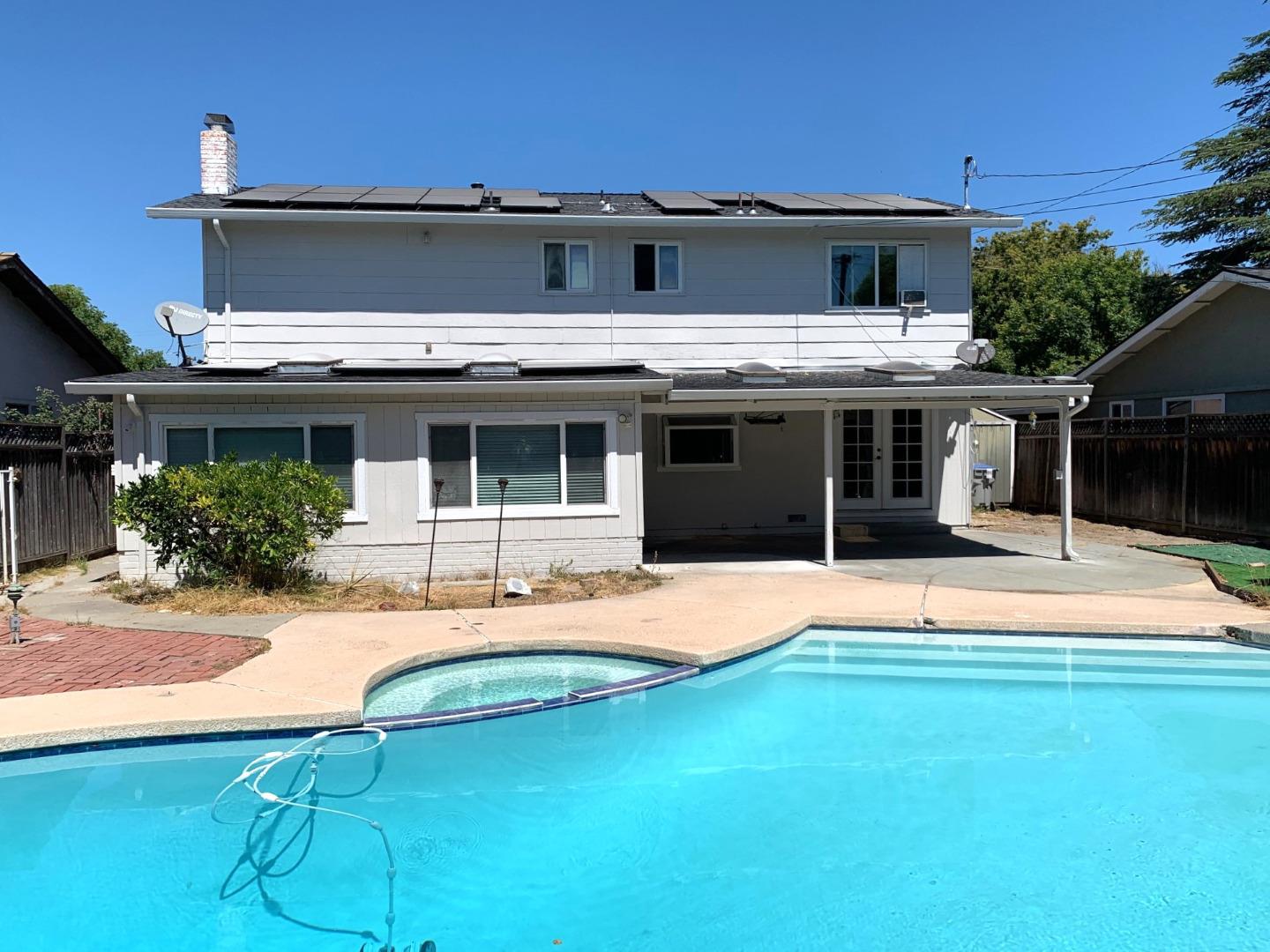 Detail Gallery Image 2 of 24 For 1906 Somersworth Dr, San Jose,  CA 95124 - 4 Beds | 2/1 Baths