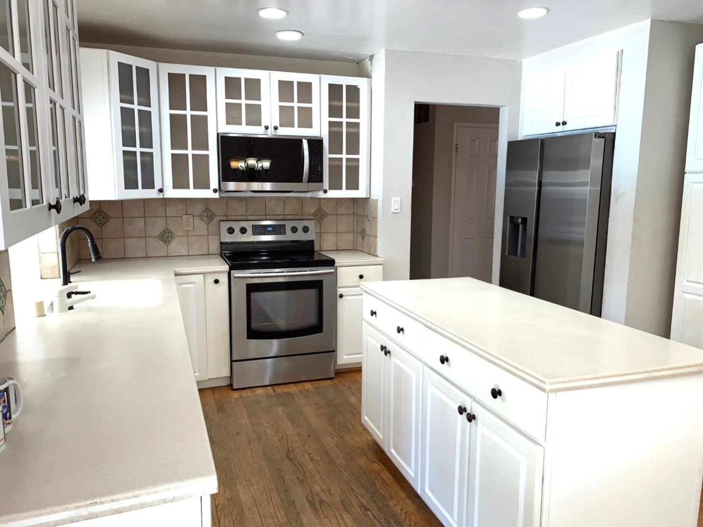 Detail Gallery Image 5 of 24 For 1906 Somersworth Dr, San Jose,  CA 95124 - 4 Beds | 2/1 Baths