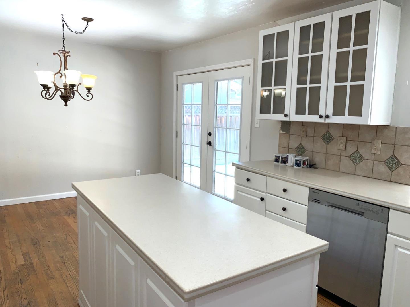 Detail Gallery Image 6 of 24 For 1906 Somersworth Dr, San Jose,  CA 95124 - 4 Beds | 2/1 Baths