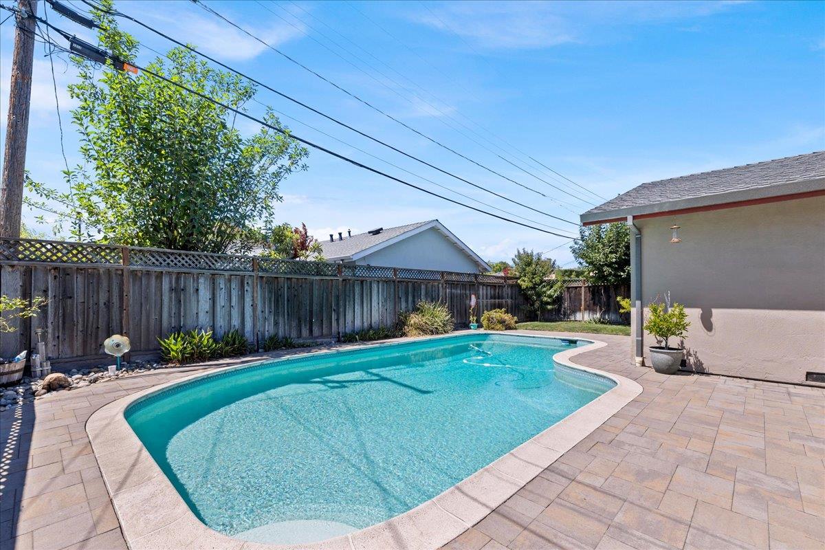 Detail Gallery Image 20 of 22 For 5857 Blossom Ave, San Jose,  CA 95123 - 3 Beds | 2 Baths