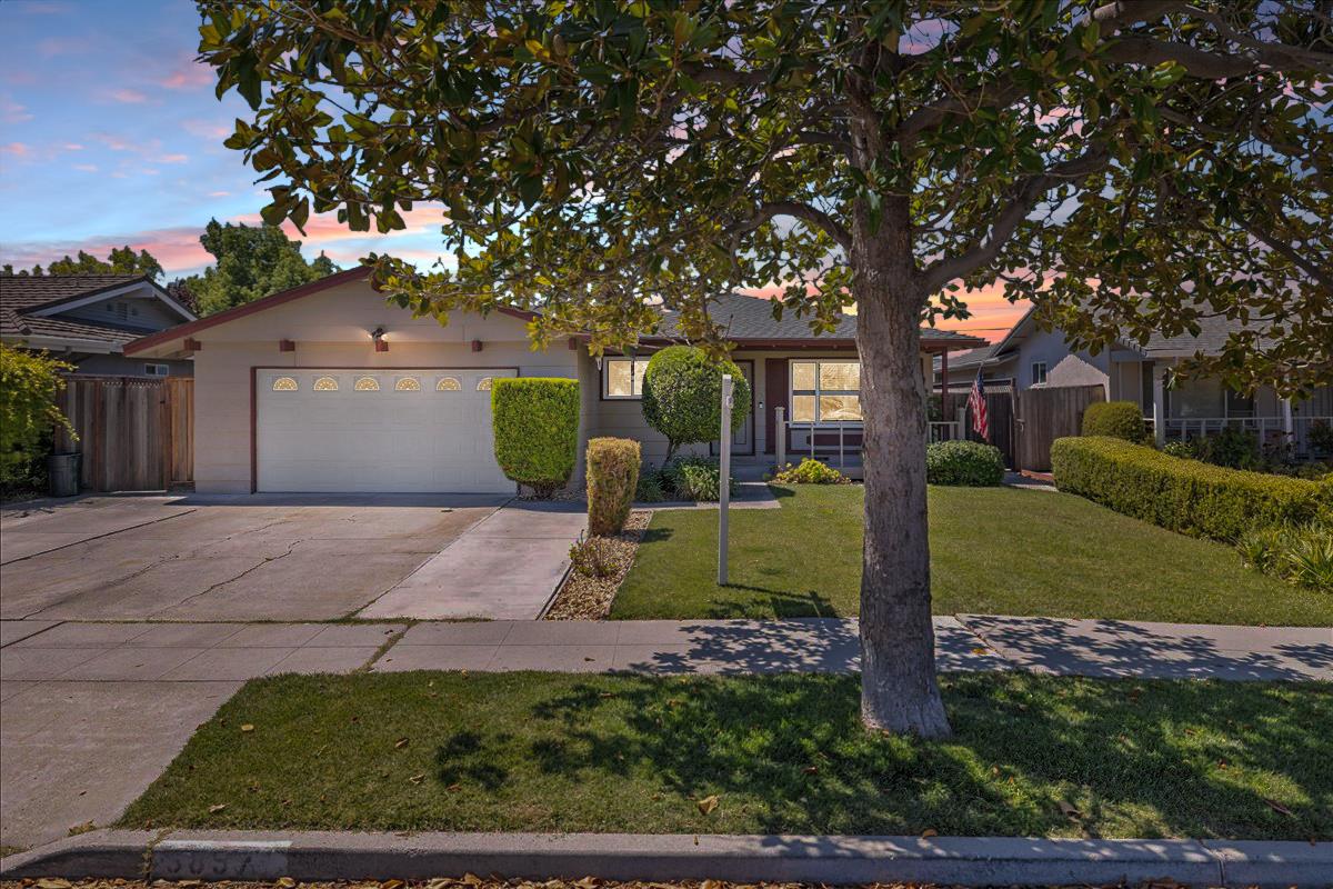 Detail Gallery Image 3 of 17 For 5857 Blossom Ave, San Jose,  CA 95123 - 3 Beds | 2 Baths