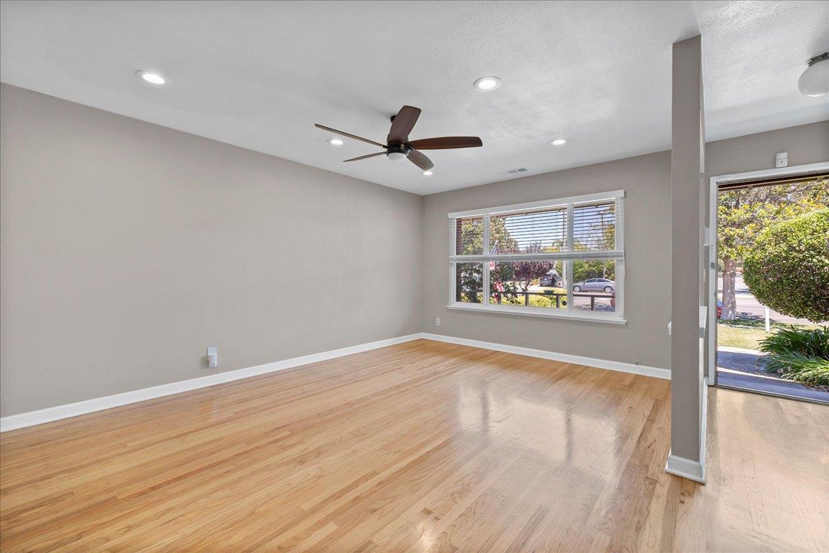 Detail Gallery Image 7 of 17 For 5857 Blossom Ave, San Jose,  CA 95123 - 3 Beds | 2 Baths