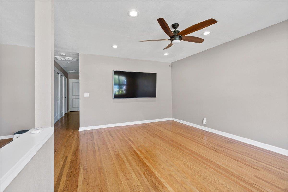 Detail Gallery Image 8 of 17 For 5857 Blossom Ave, San Jose,  CA 95123 - 3 Beds | 2 Baths