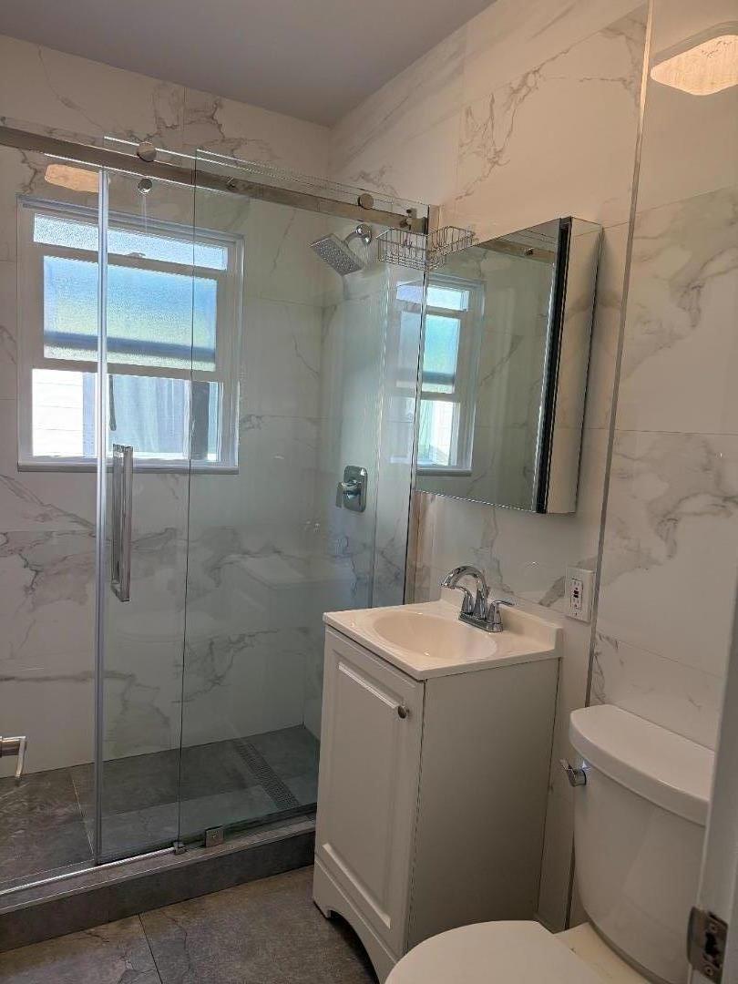 Detail Gallery Image 13 of 17 For 1015b Holly St, San Carlos,  CA 94070 - 2 Beds | 1 Baths