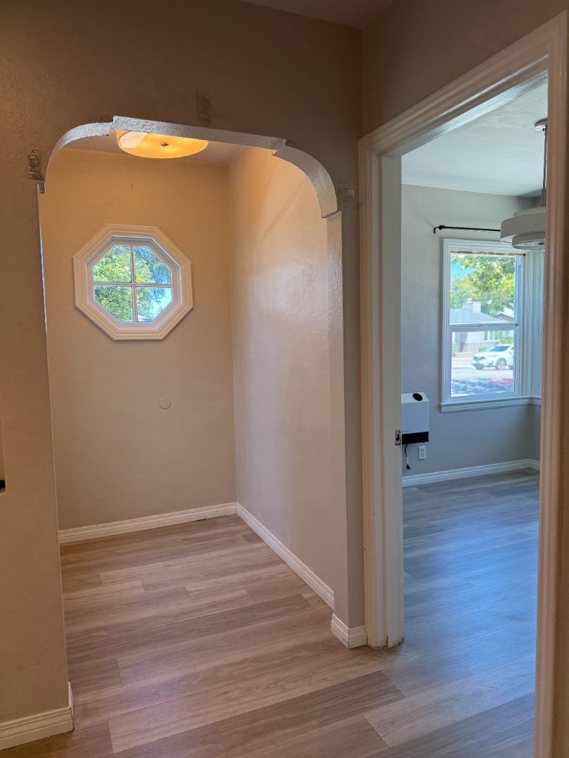 Detail Gallery Image 3 of 17 For 1015b Holly St, San Carlos,  CA 94070 - 2 Beds | 1 Baths