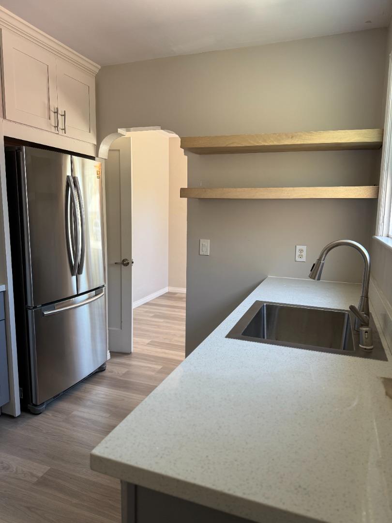 Detail Gallery Image 6 of 17 For 1015b Holly St, San Carlos,  CA 94070 - 2 Beds | 1 Baths