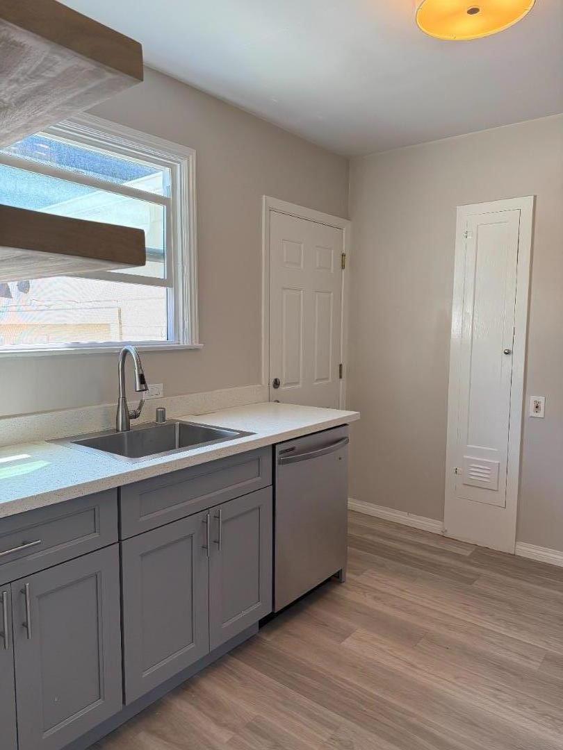 Detail Gallery Image 7 of 17 For 1015b Holly St, San Carlos,  CA 94070 - 2 Beds | 1 Baths